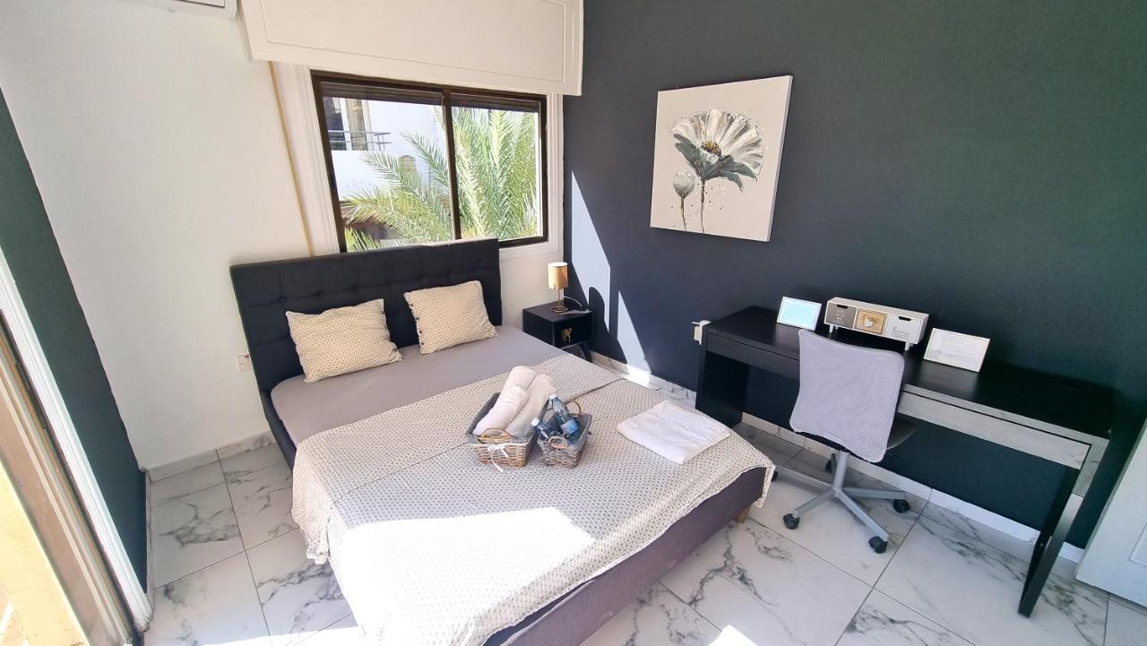 Cozy Beach Apt, Near Airport With 100Mbit Internet ラルナカ エクステリア 写真